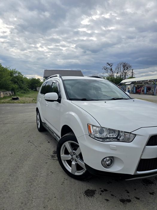 Vând Mitsubishi Outlander 2012 4x4