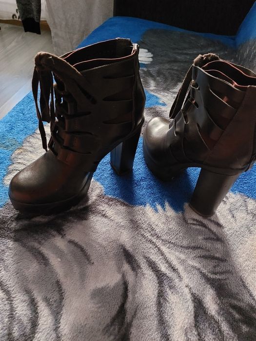 Sandale și pantofi eleganți