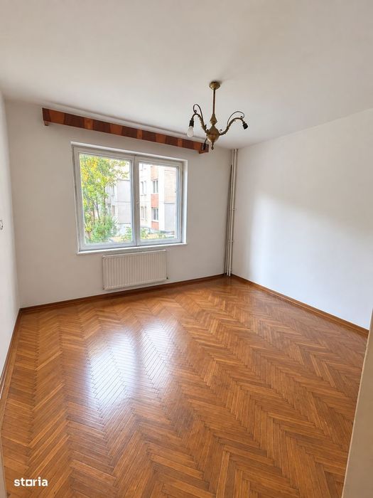 Apartament de vânzare 3 camere, 2 bai, zona Corina, Tudor