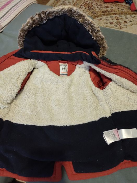 Продам курточку детскую