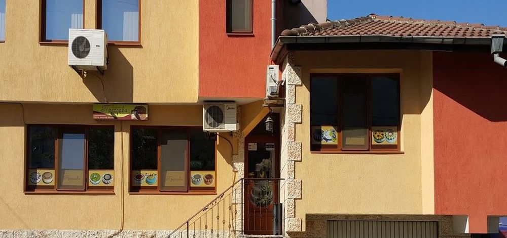 Дава се под наем Заведение в Балчик - 170 кв.м за 765 € - Снимка #1