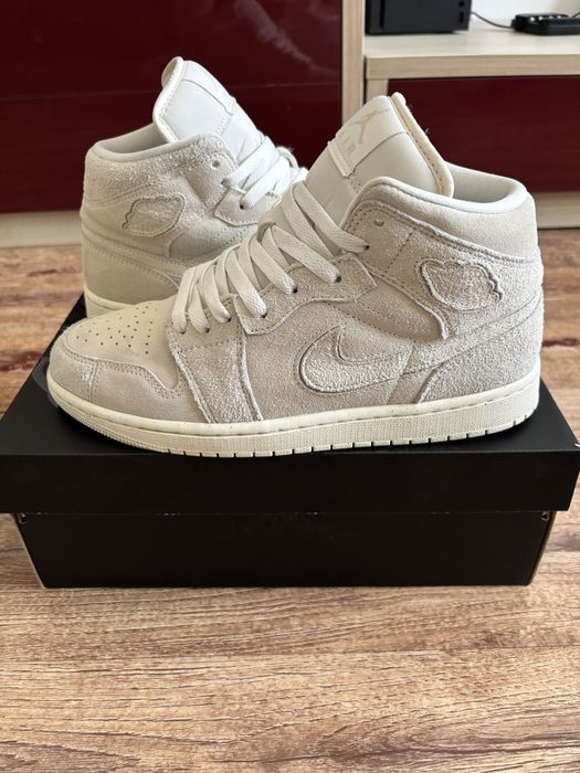 Air Jordan 1 Mid SE Craft