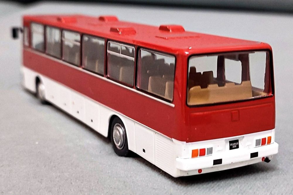 Легендарни автобуси, Деагостини,мащаб 1:72