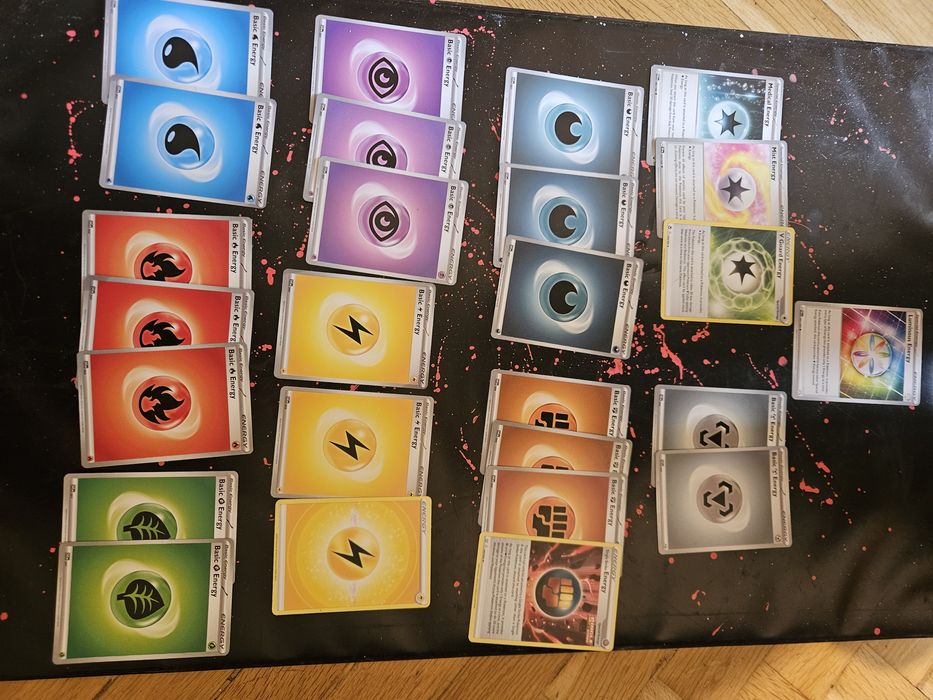 215 Pokemon cards