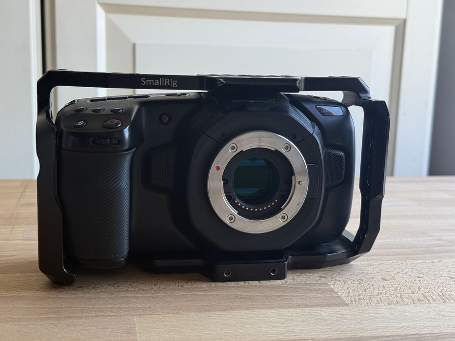 Blackmagic 4k BMPCC montura MFT cu cage si baterie