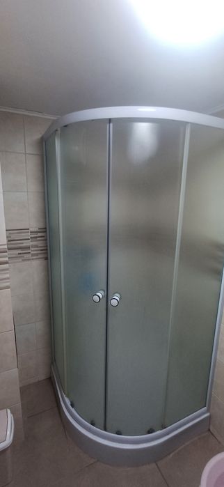 Cabina 90x90 în stare bună