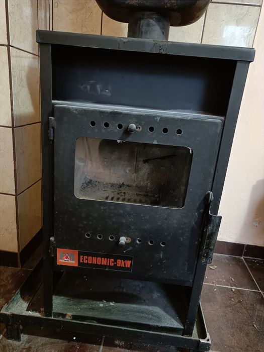 Vând sobă FM economic 9kv pe lemn și brichete