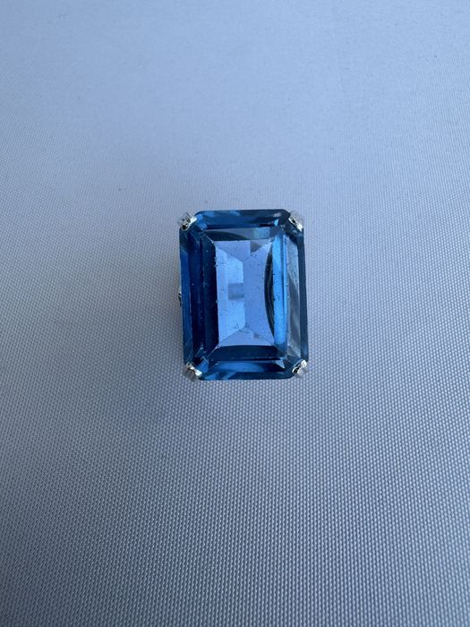 Inel din argint si topaz
