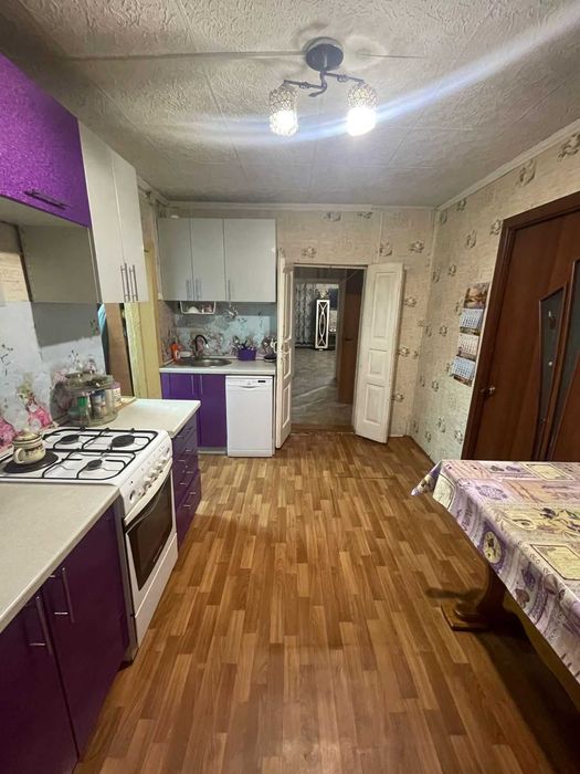 Продам дом в тихом районе.