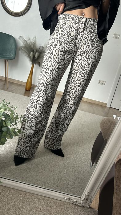 Pantaloni largi lejeri