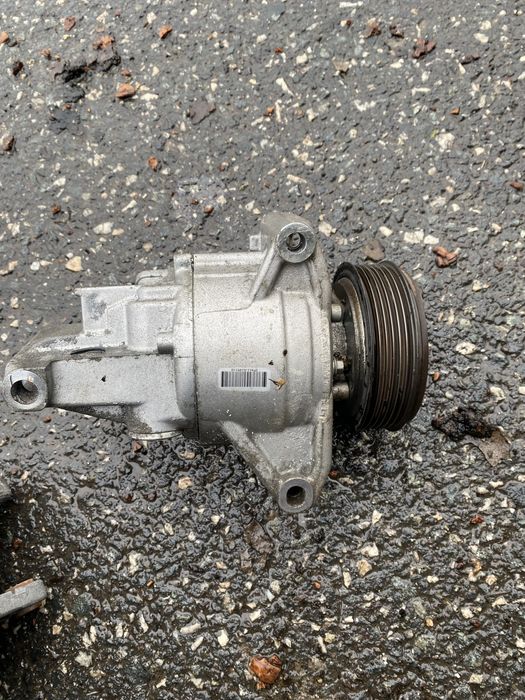 Compresor clima aer conditionat Dacia Duster Logan Sandero 2 1.5 dci