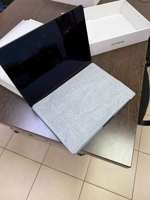Продавам Apple MacBook Air A2681 (2022) | 13.6" | 16GB RAM | 512GB SSD — миниатюра 2