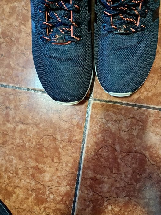 Vând adidas torsion