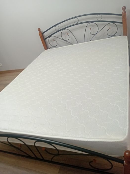 Матрас новый продаю.