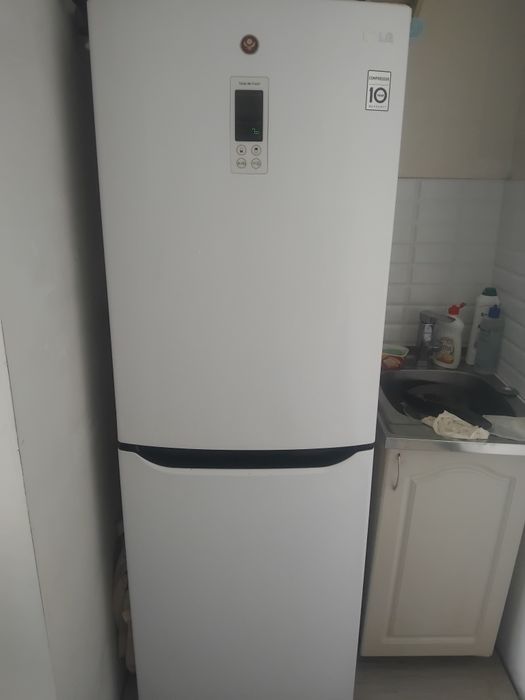 Халодильник LG белый цвет