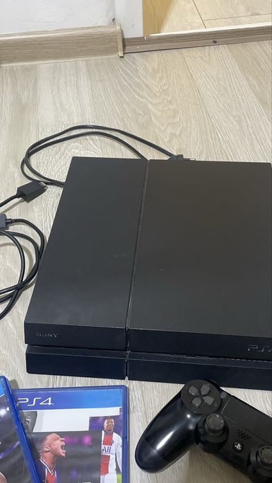 СРОЧНО продам пс4 с играми и джостиками