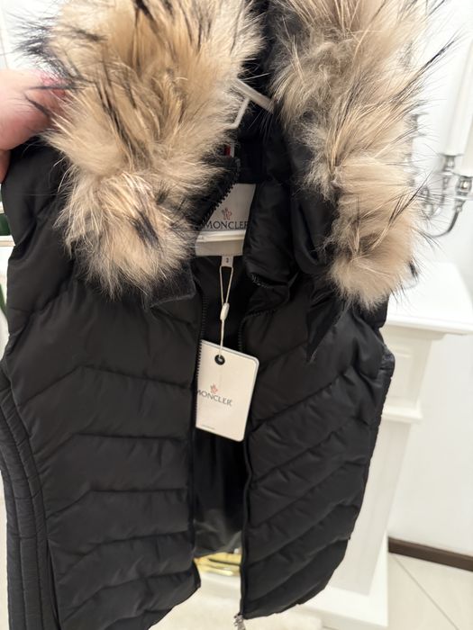 Vesta neagra cu gluga detasabila ,