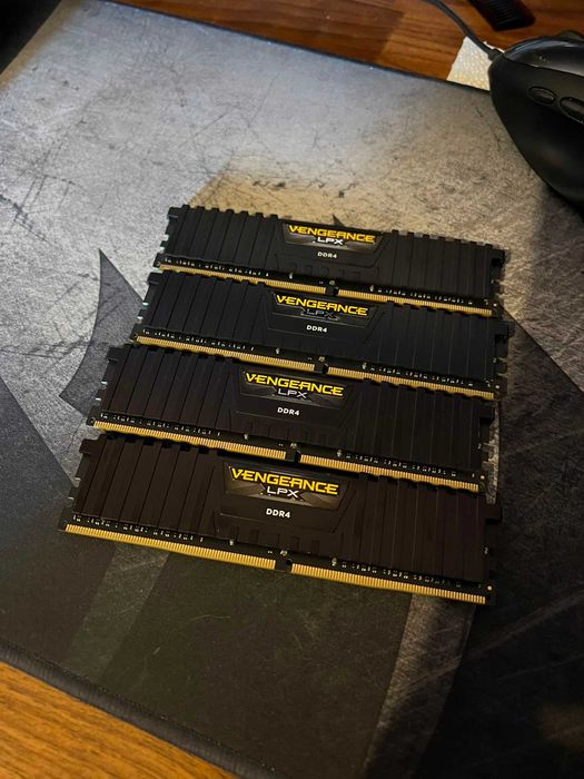 Corsair Vengeance LPX 32GB (4x8GB) DDR4 2400MHz CL14