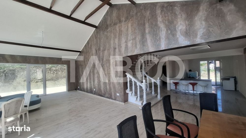 Casa de vanzare 405 mp utili 2 garaje 250 mp terase Slimnic Sibiu