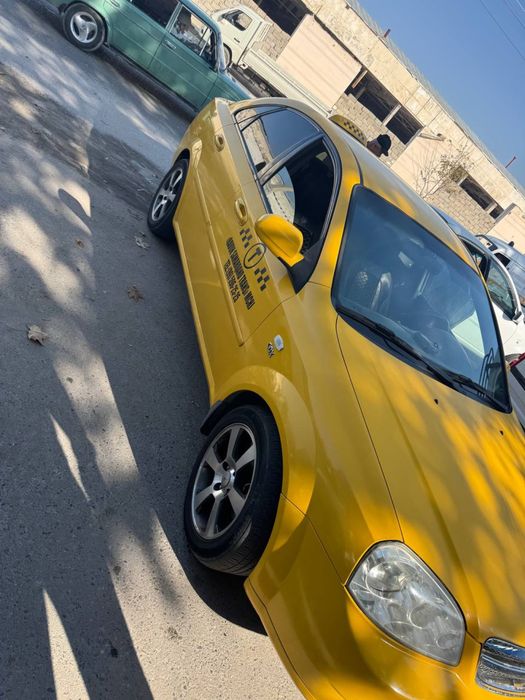 Продается машина в хорошем состоянии срочно.лачетти