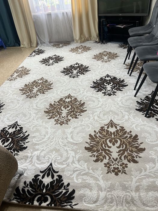 Продам ковер в хорошем состоянии