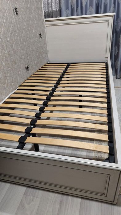 Продам кровать с матрасом