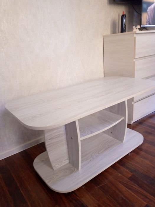 Продам журнальный столик.