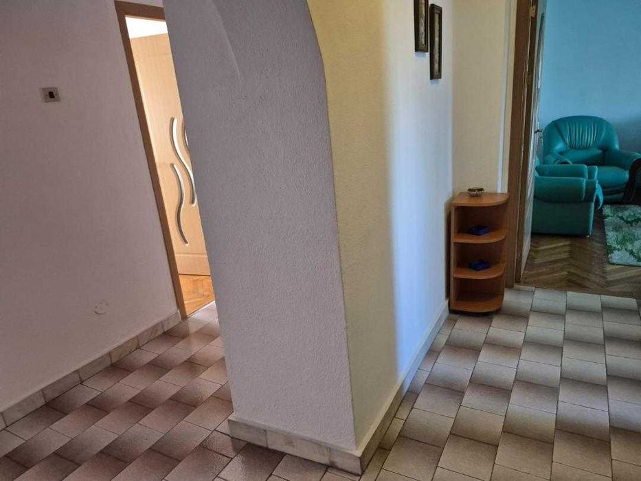 Apartament 4 camere de vanzare, Pitești AG