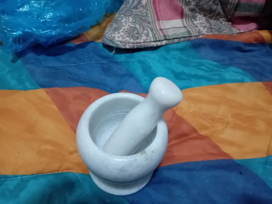 Mojar cu pistil din marmura nou diametru 7 cm