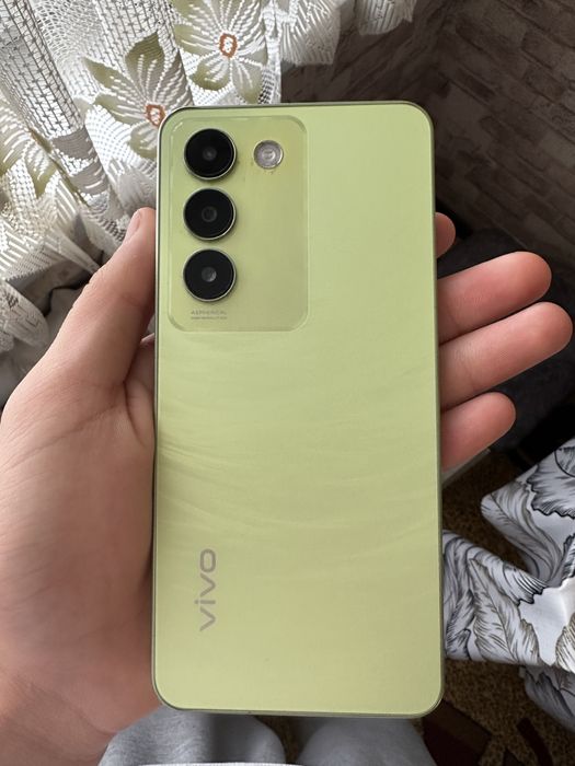 Продается Vivo Y 100