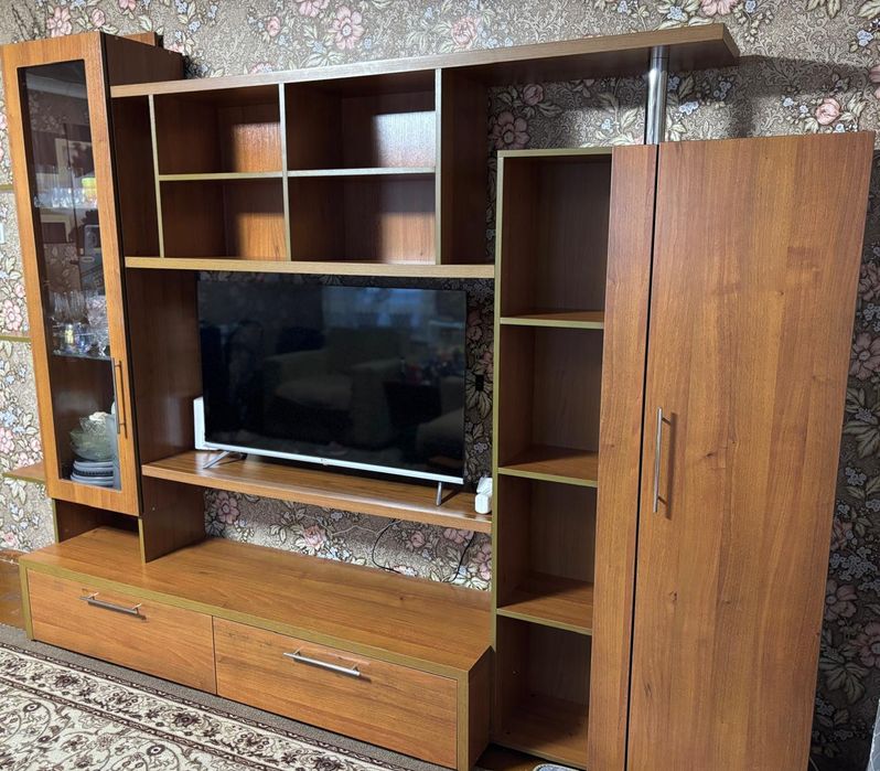 Продам горку для гостиной