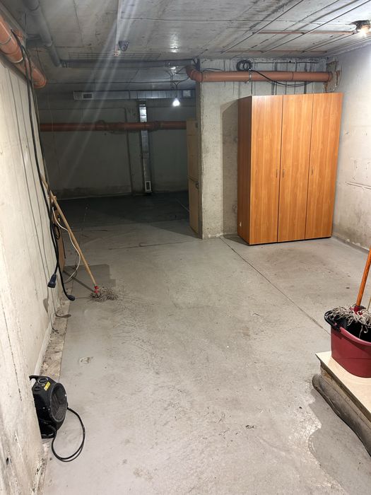 Магазин със склад под наем!