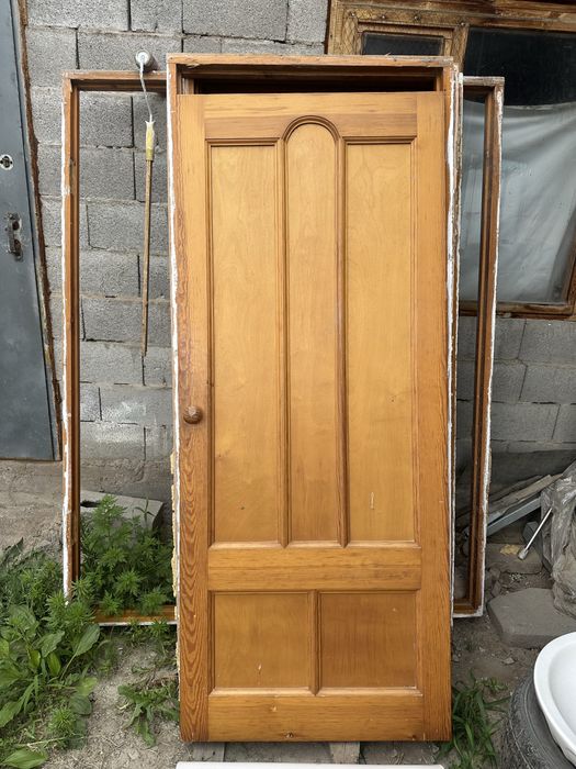 Продам межкомнатные деревянные двери