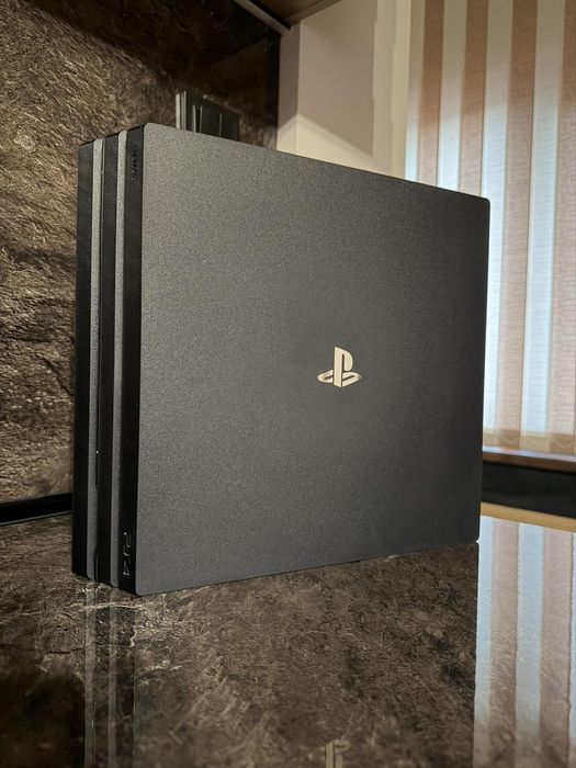 PS4 PRO / Плейстейшън 4 Про 1TB - Като НОВ!