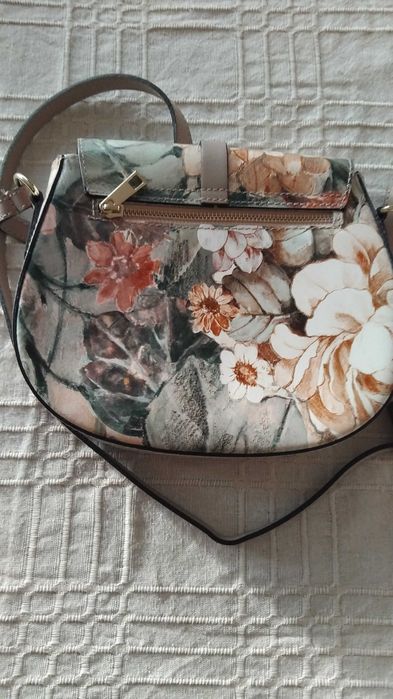 Стилна дамска чанта