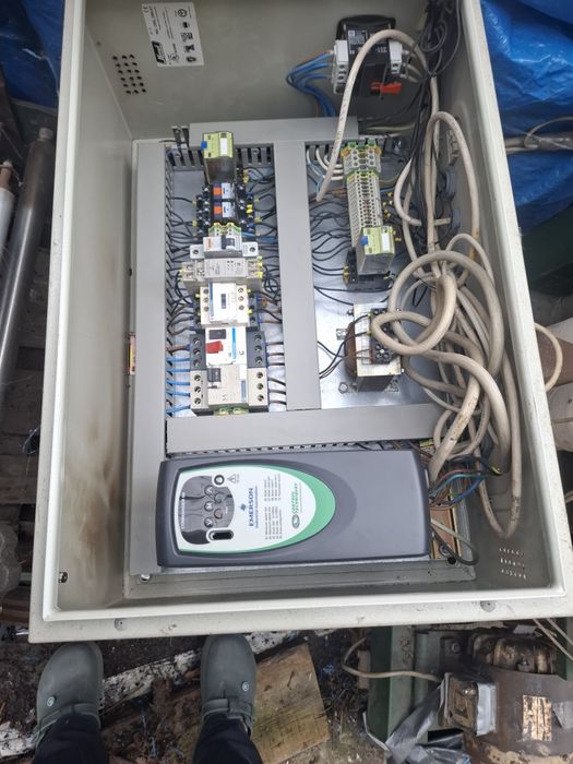 Машина за пройзводство на салфетки