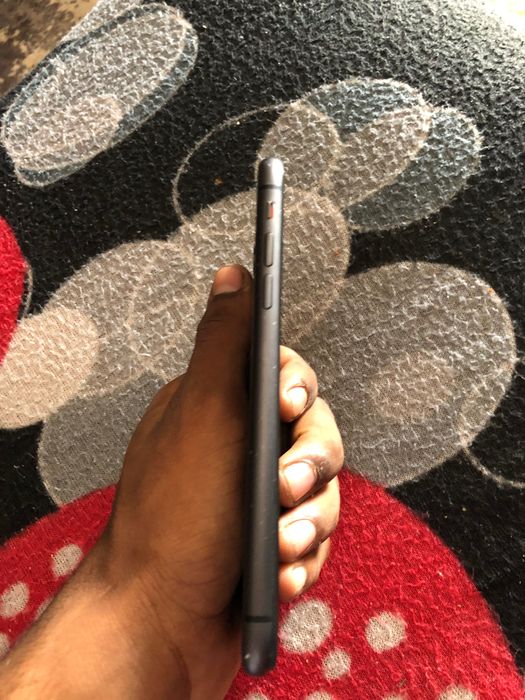 iPhone 11 prodava se 150лв