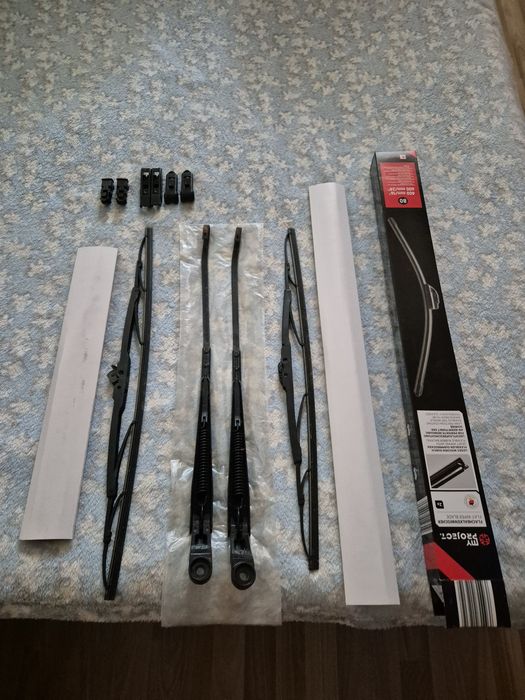 Vând brațele originale pentru Logan 2004-2007 și ștergătoare