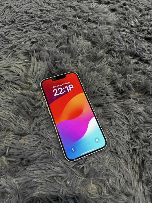 Продам Iphone 13 в идеальном состояний.