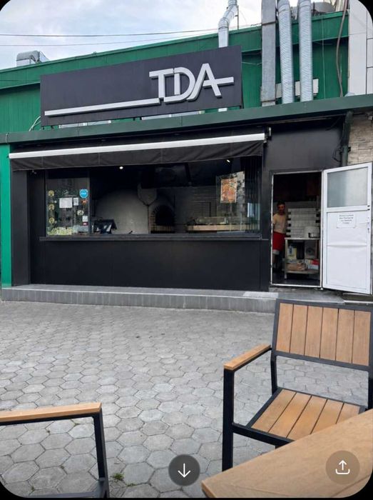 Cedez spatiu comercial