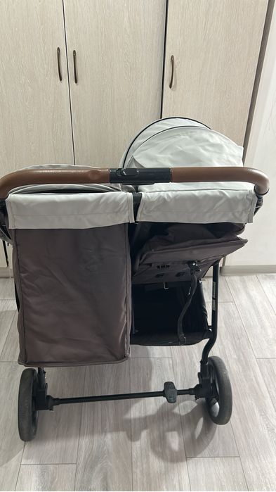 Коляска для двойни