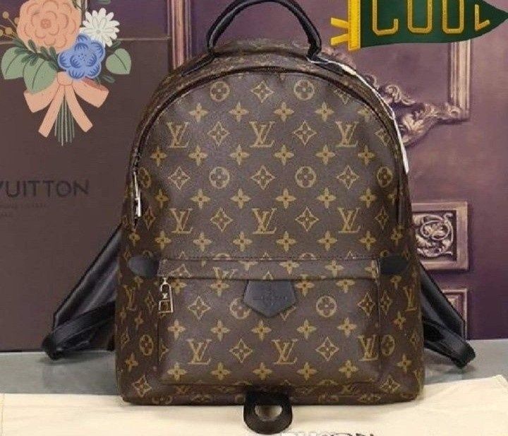 Rucsac+portofel LV, super calitate,feronerie metalica,dimensiune medie, saculet, etichetă