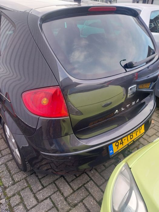 Vand seat altea din 2005 motor 1.6 bezina.pret 1800 euro
