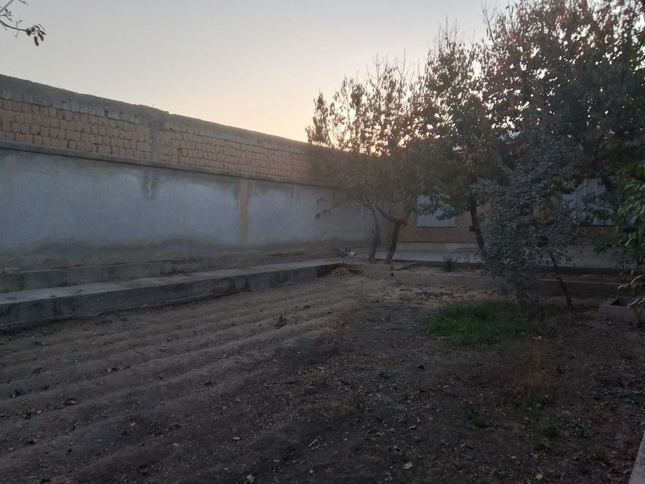 Uy sotiladi 3 sotuq srochna