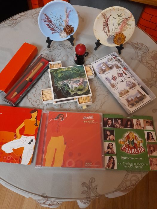 Аудио касети,календарчета,обици,гердани и др.