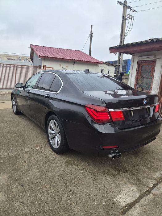 BMW Seria 7 2010 — imagine 2