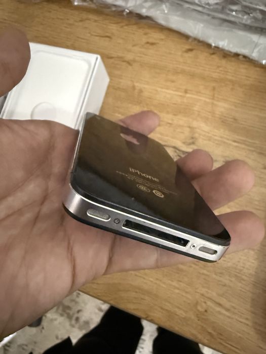 Айфон 4 идеальный состояние почти новый каробка документ есть