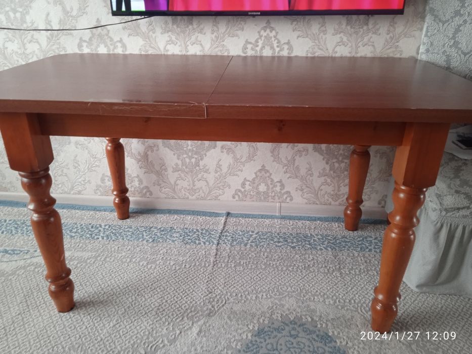 Продам стол на куриных ножках.