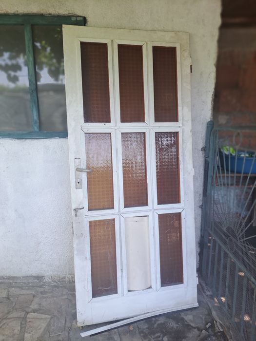 Дървени врати от панелен апартамент