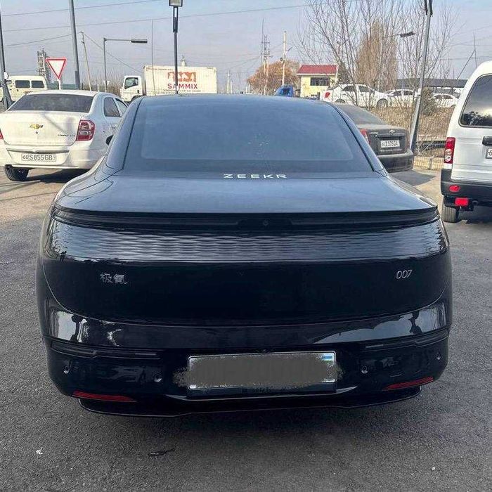 Zeekr 007 naqt va halol nasiyaga